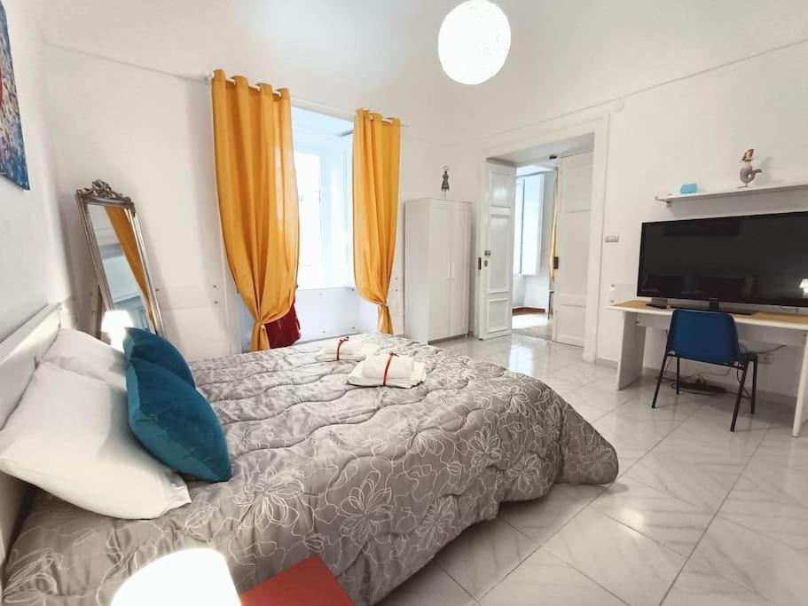 Fashion Cathedral Apartment, Centro Storico Napoli Buitenkant foto