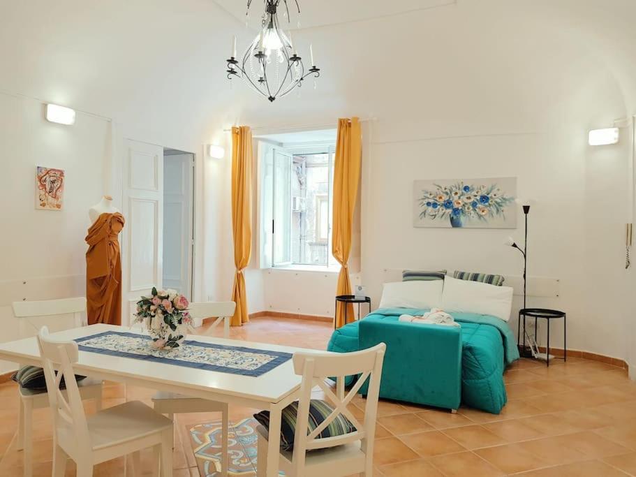 Fashion Cathedral Apartment, Centro Storico Napoli Buitenkant foto