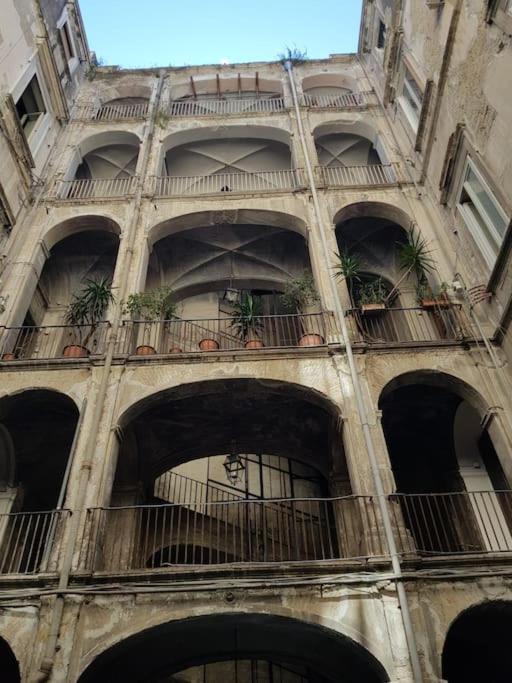 Fashion Cathedral Apartment, Centro Storico Napoli Buitenkant foto