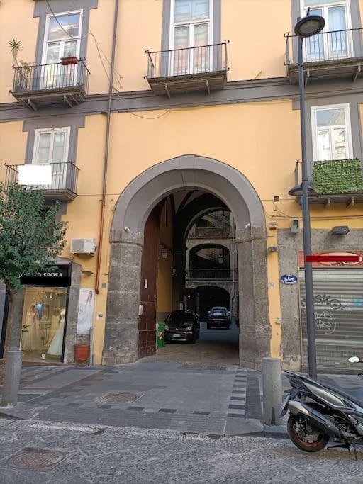 Fashion Cathedral Apartment, Centro Storico Napoli Buitenkant foto